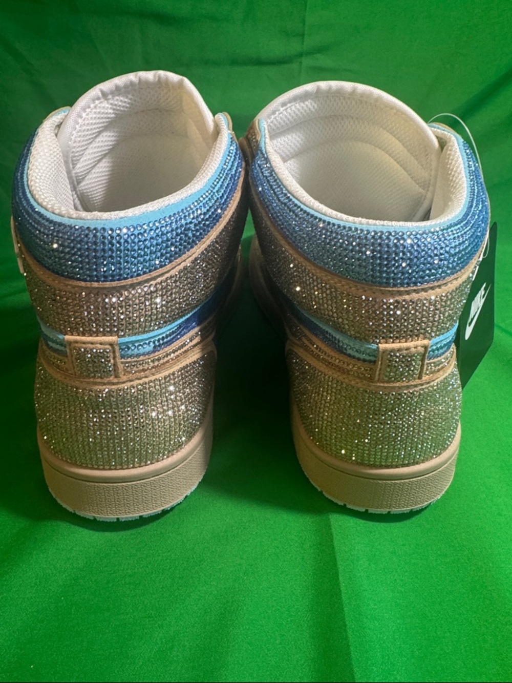 New! Custom Air Jordan 1 High sneakers embellished with “Swarovski Crystals” - Picture 4 of 9